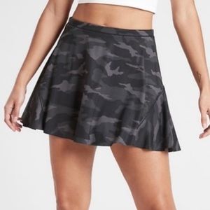 Athleta Match Point Printed Skort 13.5” in Black Camo Size XS Tennis Skirt